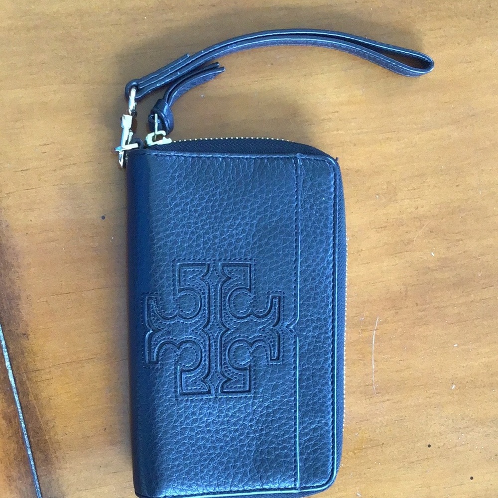 TORY BURCH - authentic - black pebble grain LEATHER wallet wristlet